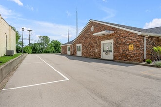 250 Crossfield Dr, Versailles, KY for lease Interior Photo- Image 2 of 64