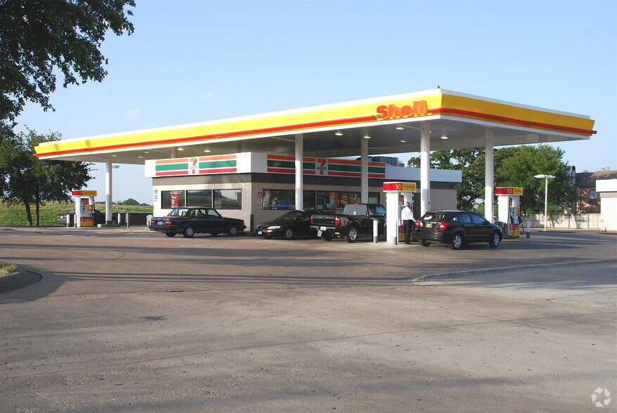 1401 Eastchase Pky, Fort Worth, TX à louer - Photo du bâtiment - Image 2 de 4