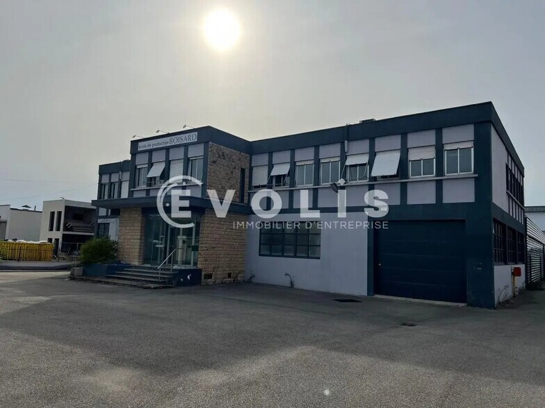 Office in Décines-Charpieu for lease - Building Photo - Image 3 of 22