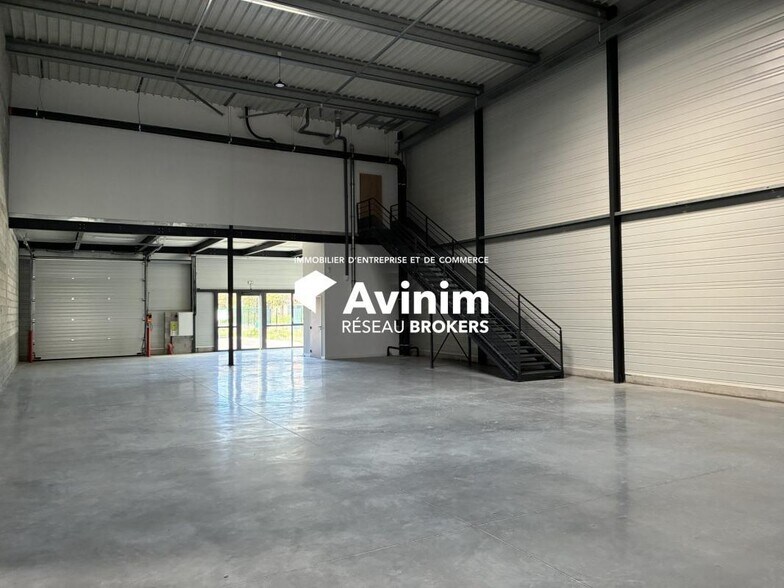 Industrial in Manosque for lease - Building Photo - Image 2 of 8