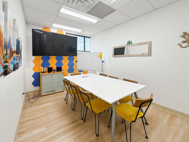 8968-8998 Kirby Dr, Houston, TX for lease - Interior Photo - Image 2 of 18