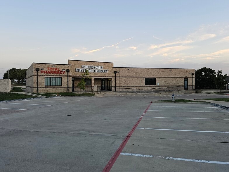 3690 W Wheatland Rd, Dallas, TX for lease - Building Photo - Image 1 of 4
