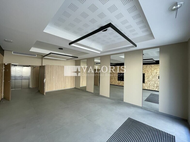 7 Rue Jean-Elysée Dupuy, Champagne-au-Mont-d'Or for lease - Lobby - Image 2 of 8