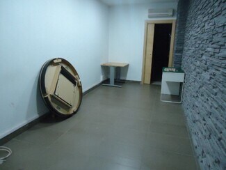 Plus de détails pour Multi-résidentiel à vendre