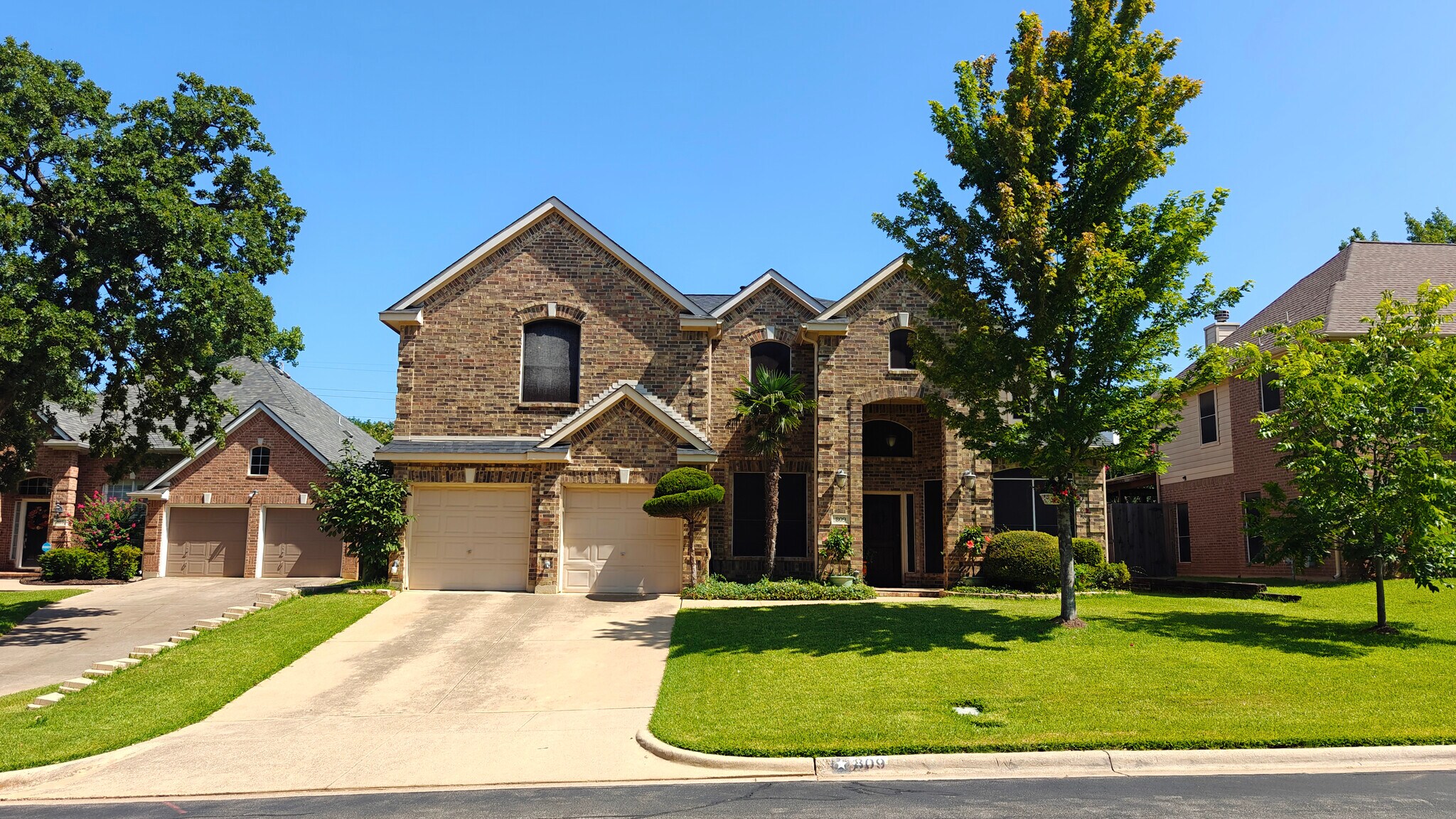 809 Forest Hollow Dr, Hurst, TX à vendre Photo du bâtiment- Image 1 de 1