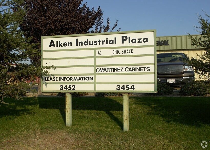 3454 Alken St, Bakersfield, CA à louer - Photo du bâtiment - Image 3 de 10