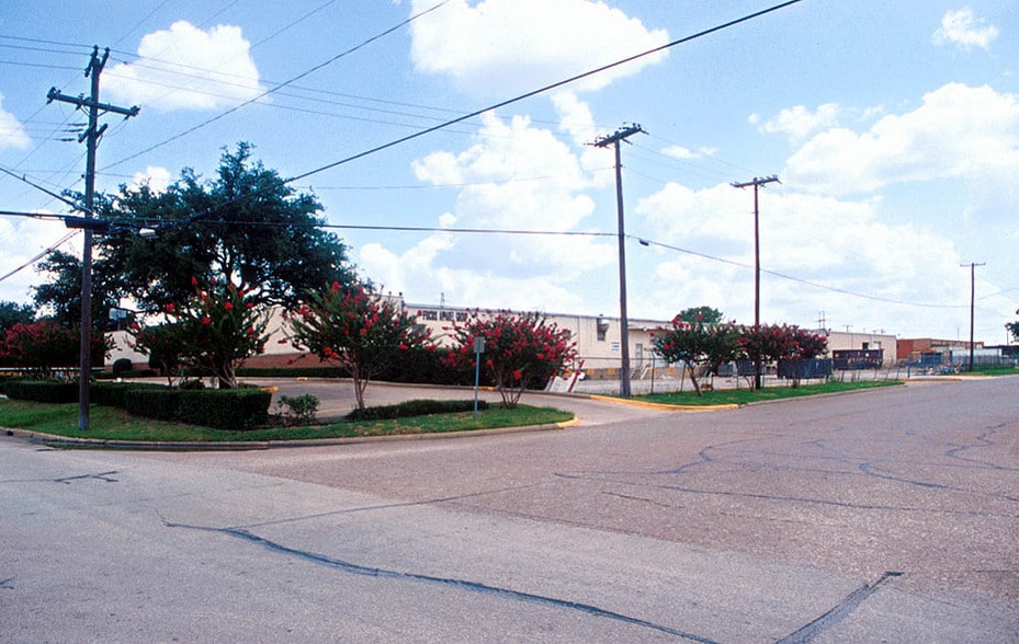 8319 Chancellor Row, Dallas, TX à vendre - Photo du bâtiment - Image 3 de 13