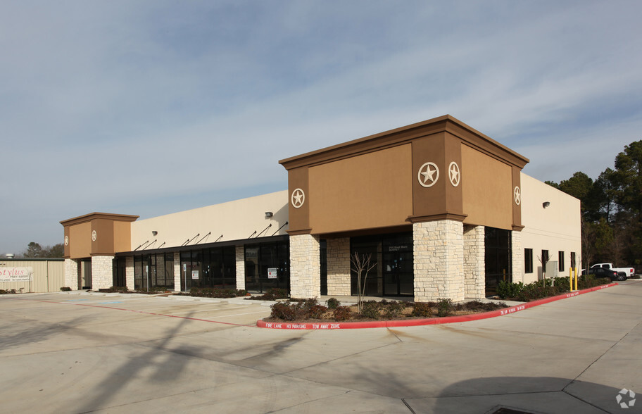 715 E Main St, Tomball, TX for lease - Primary Photo - Image 1 of 8