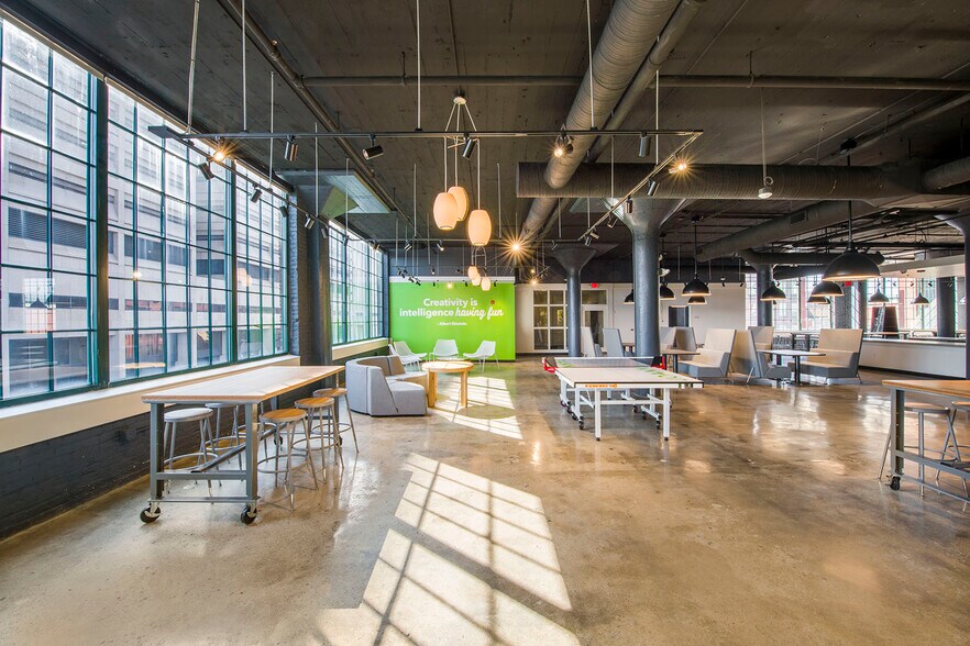 323 W Lakeside Ave, Cleveland, OH à louer - Photo intérieure - Image 2 de 13