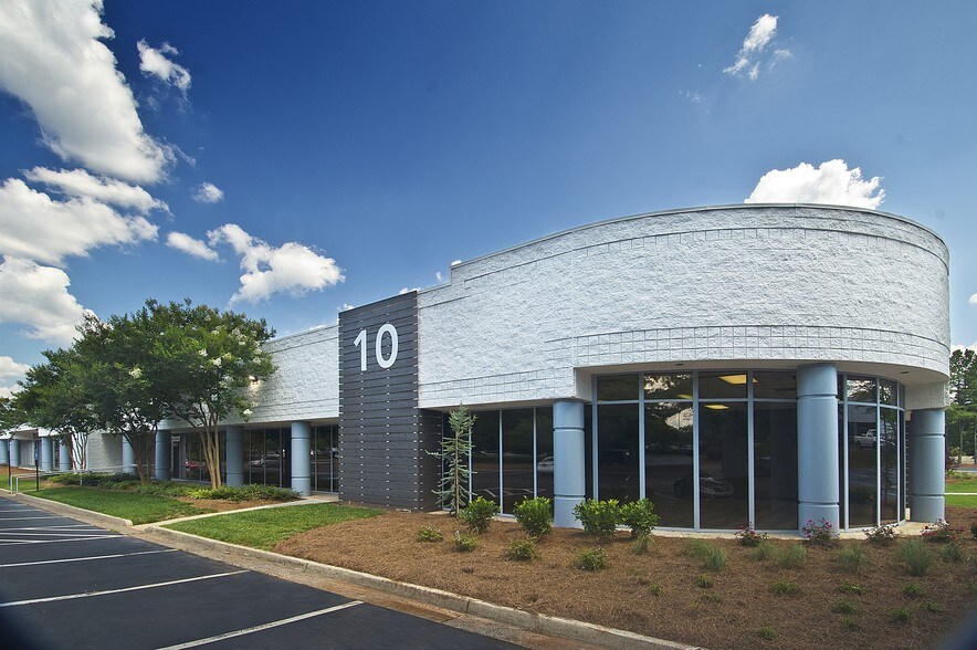 10 Mansell Ct E, Roswell, GA à louer - Photo principale - Image 1 de 17