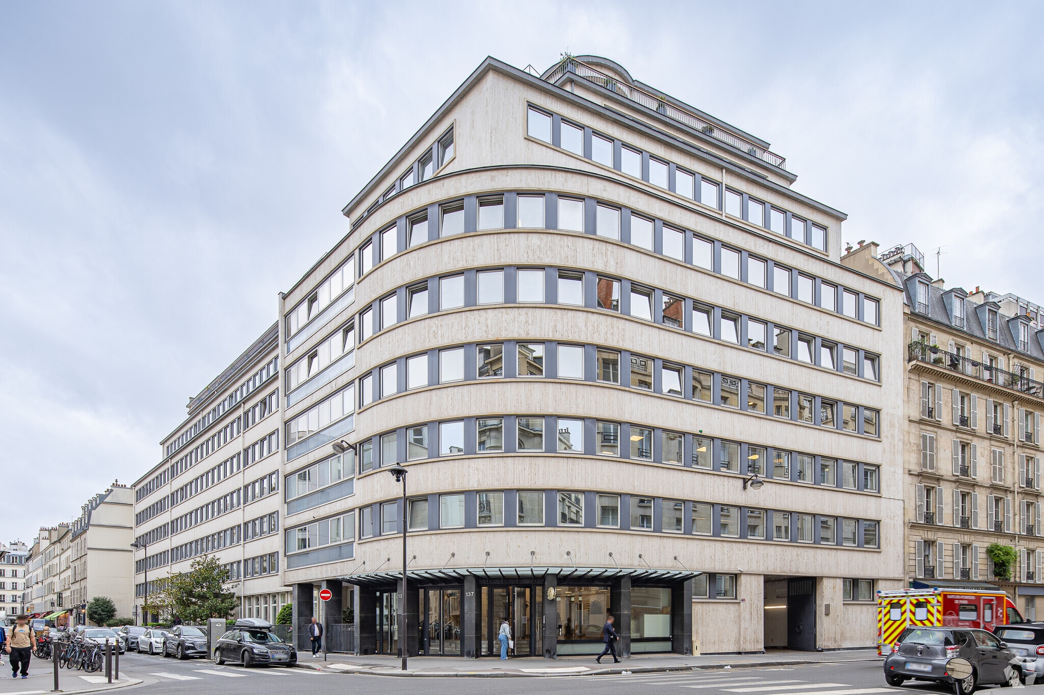 137 Rue De L'Universite, Paris for lease Primary Photo- Image 1 of 12