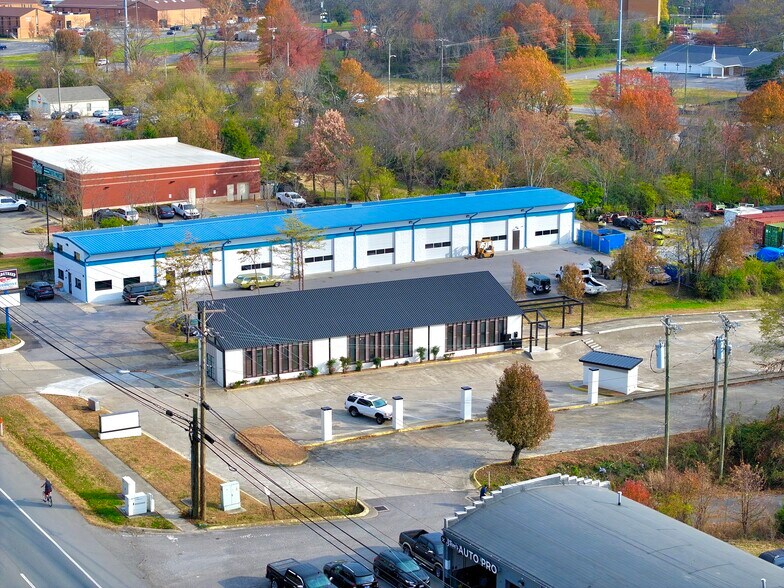 669 W Main St, Hendersonville, TN à louer - Photo du bâtiment - Image 3 de 7
