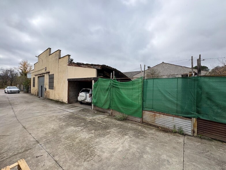 Avenida Molinaseca, 15, Ponferrada, León à vendre - Photo du bâtiment - Image 2 de 19
