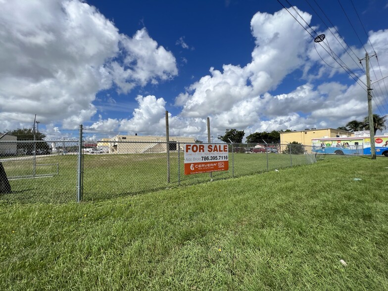 NW 7th St, Miami, FL à vendre - Photo du bâtiment - Image 1 de 1