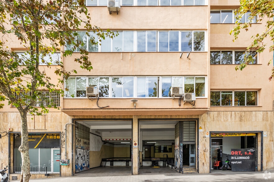 Office in Barcelona, Barcelona for lease - Building Photo - Image 2 of 3