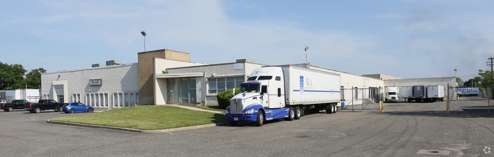 92 Central Ave, Farmingdale, NY for lease - Building Photo - Image 3 of 10