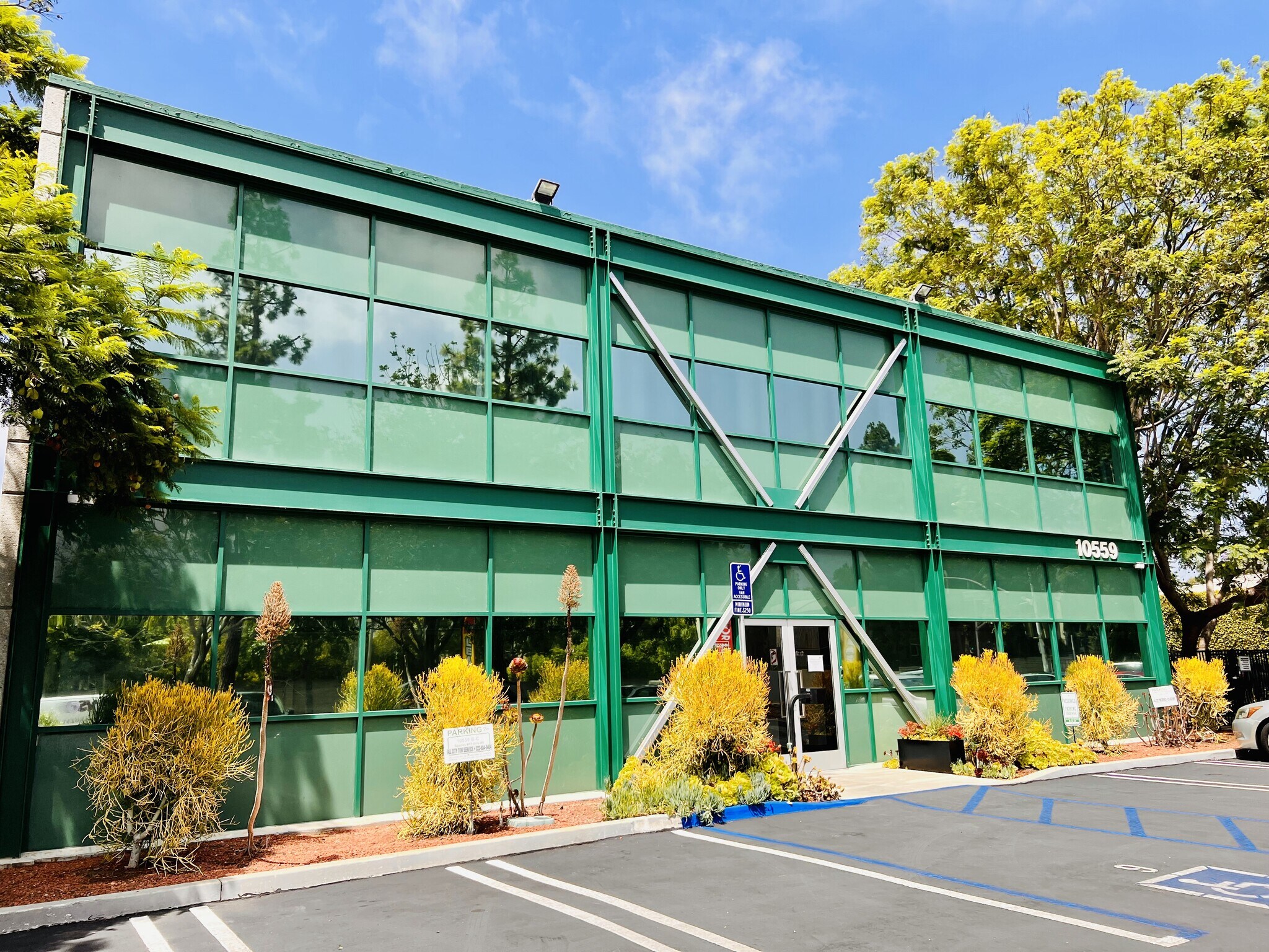 10549-10555 Jefferson Blvd, Culver City, CA à louer Photo principale- Image 1 de 44