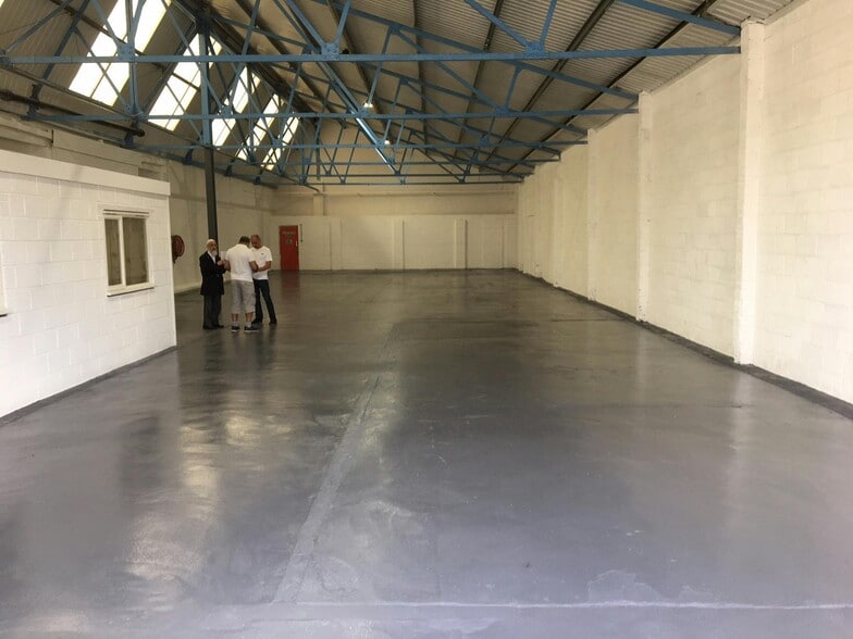 166 Feltham Rd, Ashford for lease - Building Photo - Image 3 of 7