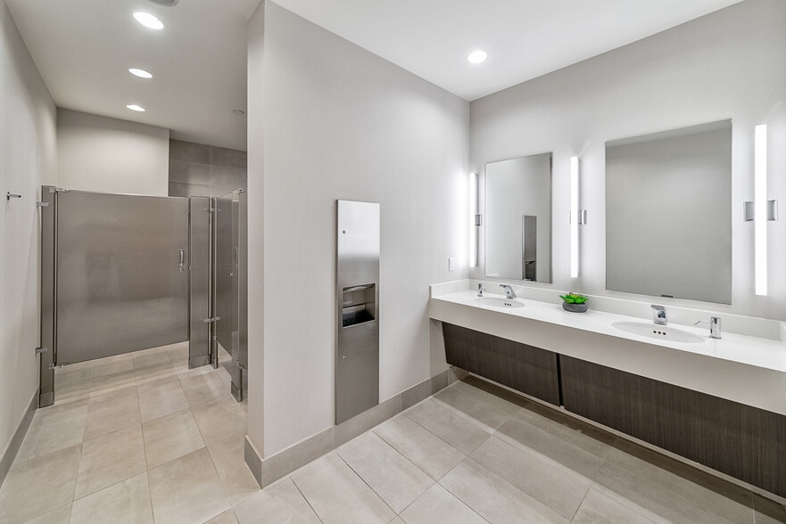 3890 W Northwest Hwy, Dallas, TX for lease - Interior Photo - Image 3 of 3