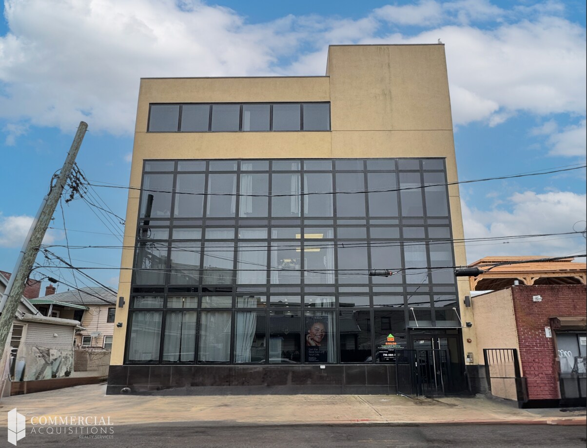 86 Brighton 1st Pl, Brooklyn, NY à louer Photo principale- Image 1 de 5