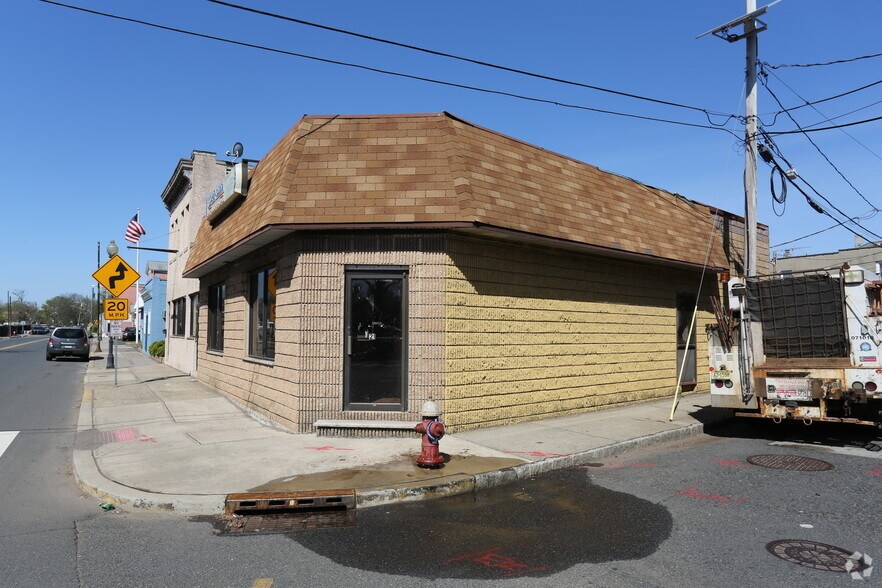 21 W Main St, Bound Brook, NJ à vendre - Photo du bâtiment - Image 3 de 4