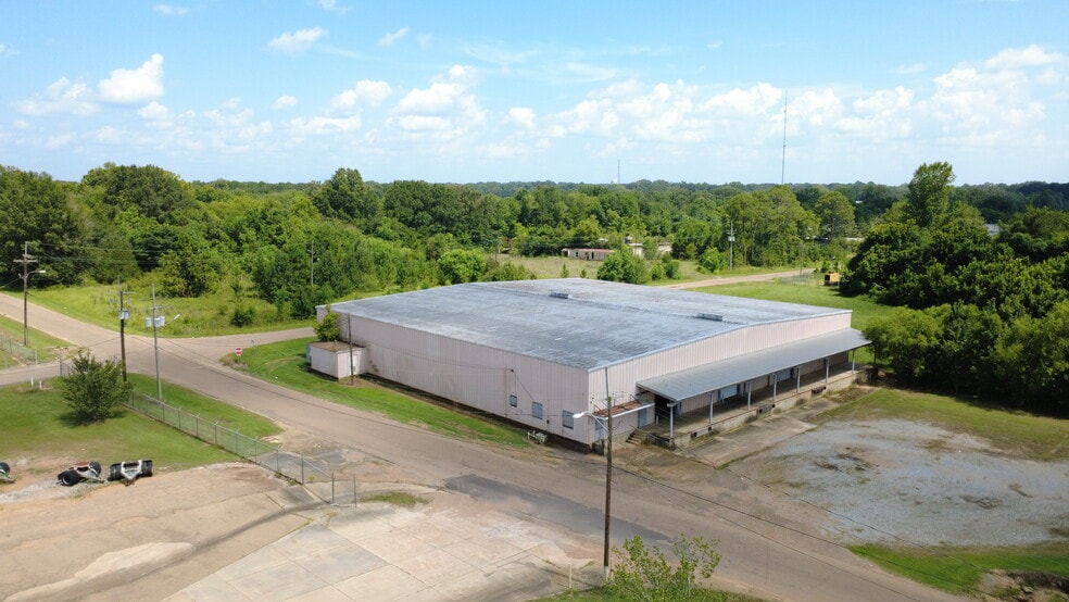 556 Matthews Dr, Canton, MS for lease - Building Photo - Image 3 of 8