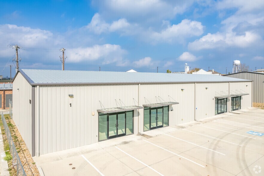 1151 Bunton Creek Rd, Kyle, TX à louer - Photo du bâtiment - Image 2 de 4