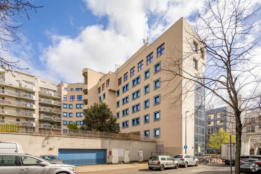 Office in 13 Rue Salomon De Rothschild, 92150 Suresnes, Suresnes for sale - Building Photo - Image 2 of 3