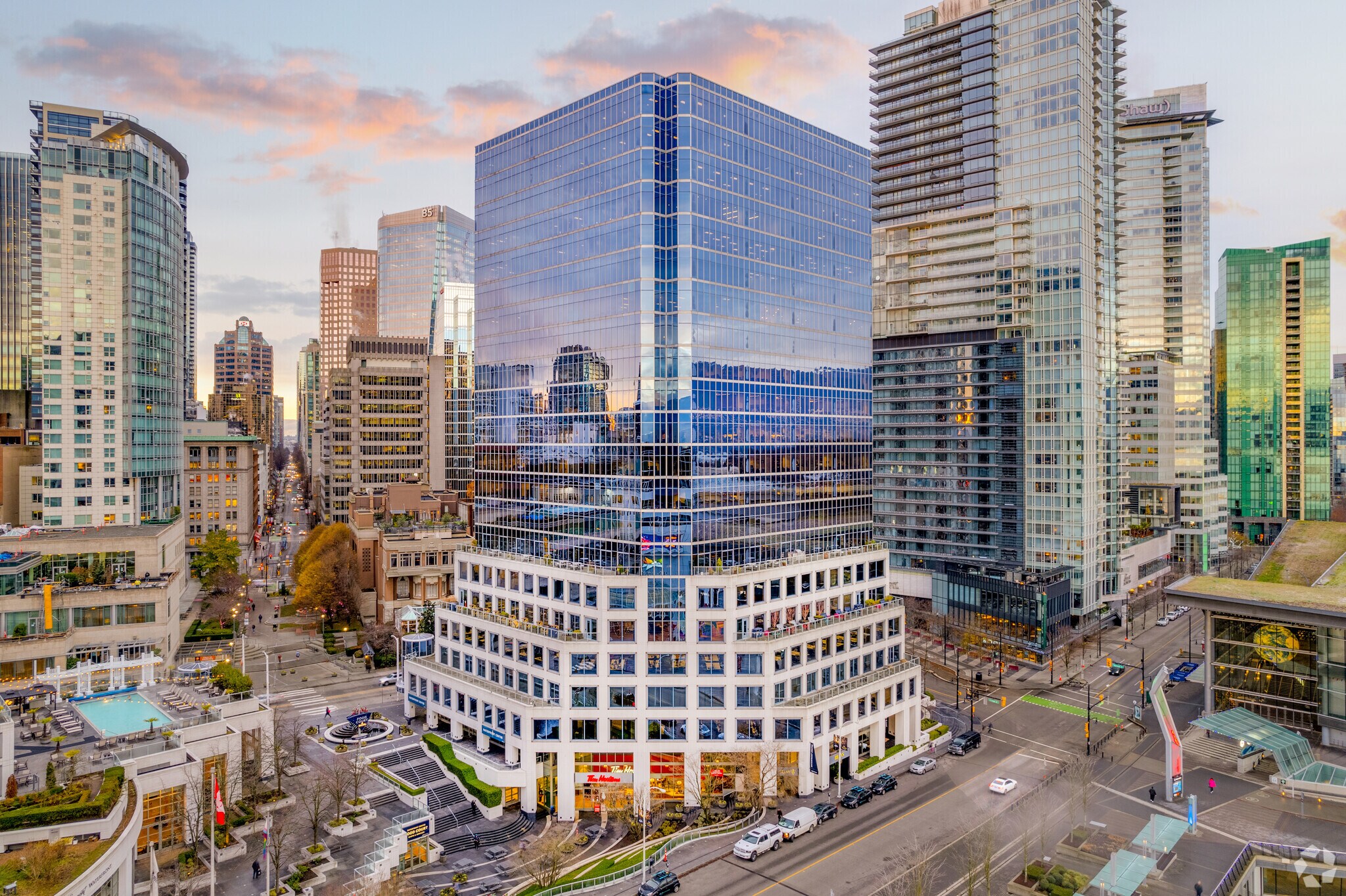 200 Burrard St, Vancouver, BC à louer Photo du bâtiment- Image 1 de 9