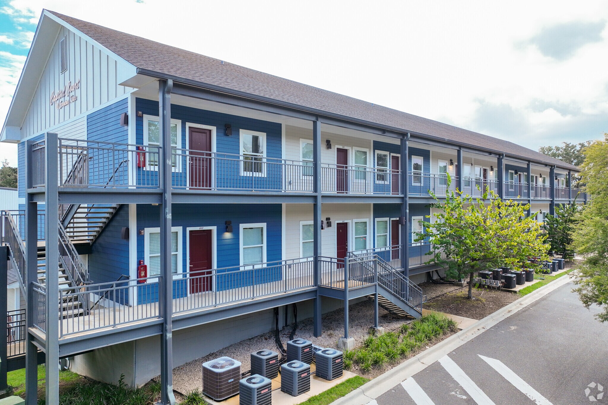 Capital Court Evening Rose and Towers portefeuille de 1 propriétés à vendre sur LoopNet.ca Photo principale- Image 1 de 3