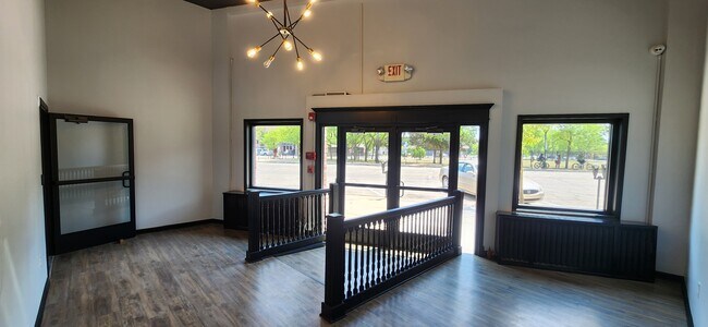 Plus de détails pour 81 N Main, Mount Clemens, MI - Bureau à louer