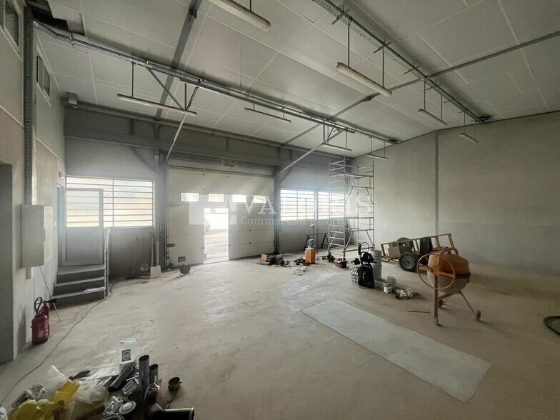 Flex in Villeurbanne for lease - Interior Photo - Image 2 of 6