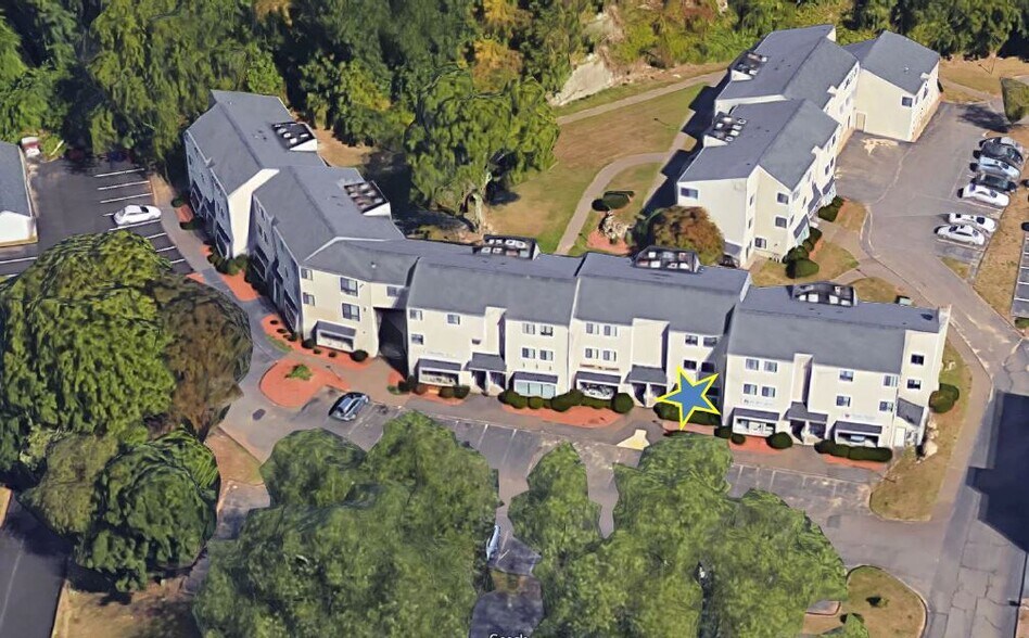 288 E Main St, Branford, CT à louer - Photo du bâtiment - Image 2 de 5