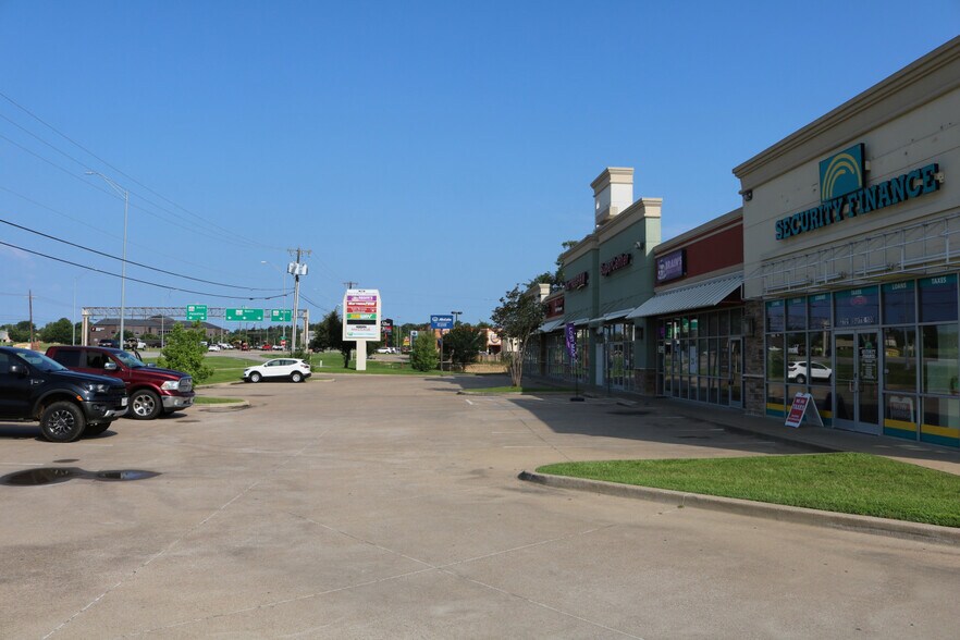 2701 W SW Loop 323, Tyler, TX à louer - Photo du bâtiment - Image 3 de 12