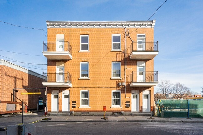 More details for 261-271 Av Greene, Montréal, QC - Multifamily for Sale