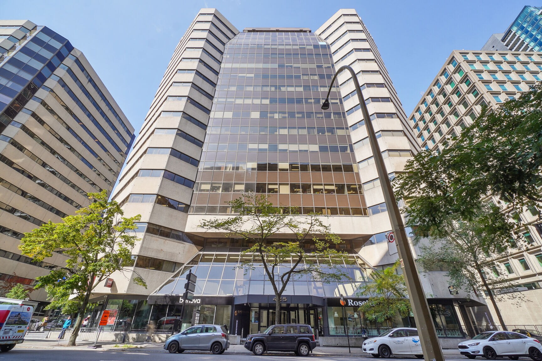 425 Boul De Maisonneuve O, Montréal, QC à vendre Photo du bâtiment- Image 1 de 1