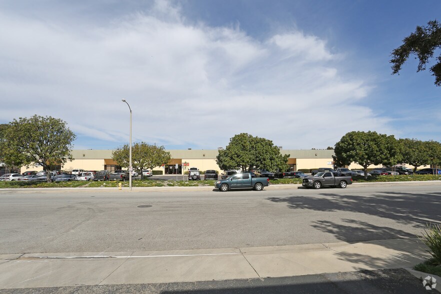 260 Lambert St, Oxnard, CA à louer - Photo du bâtiment - Image 3 de 6