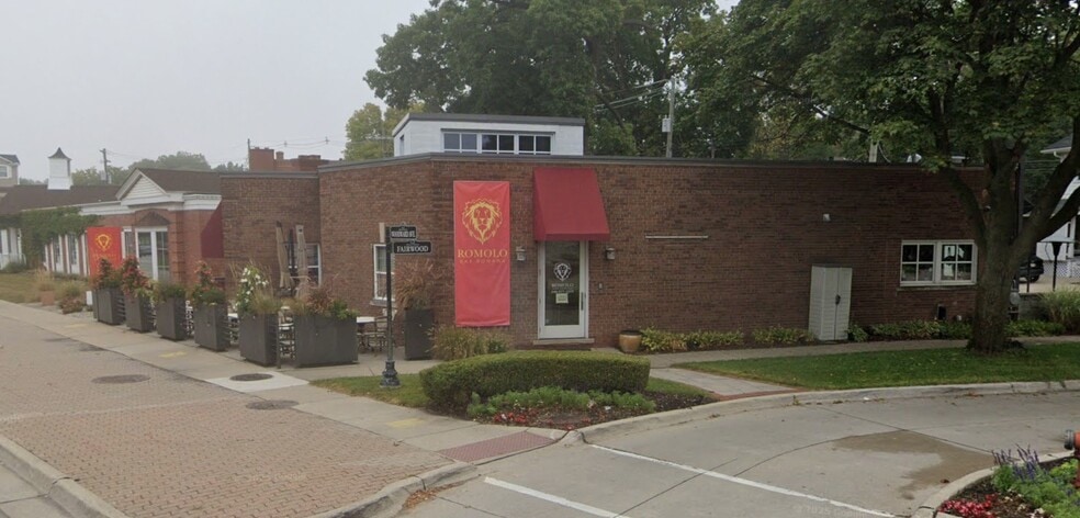 23810 Woodward Ave, Pleasant Ridge, MI à vendre - Photo du bâtiment - Image 2 de 8