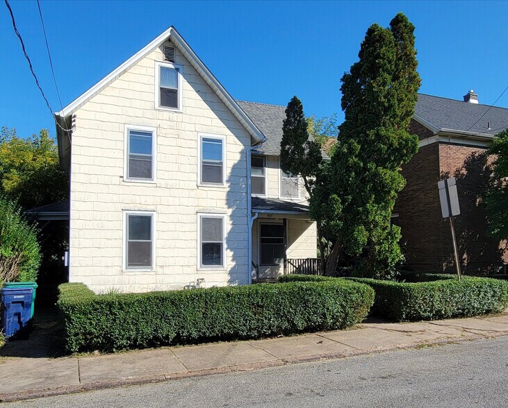 607 Tronolone Pl, Niagara Falls, NY for sale - Primary Photo - Image 1 of 1