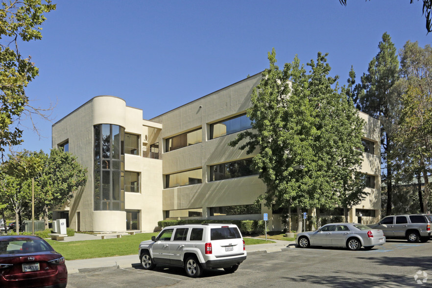 2876 Sycamore Dr, Simi Valley, CA for lease - Building Photo - Image 1 of 5