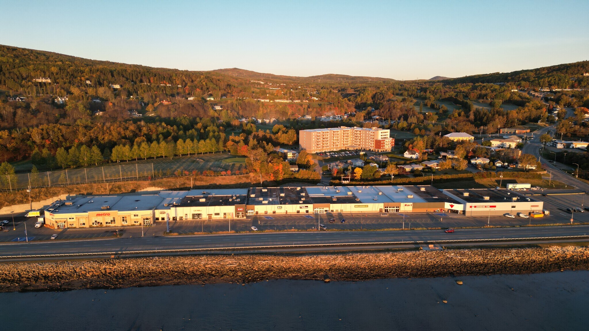 153-375 Boul De Comporté, La Malbaie, QC for lease Building Photo- Image 1 of 5