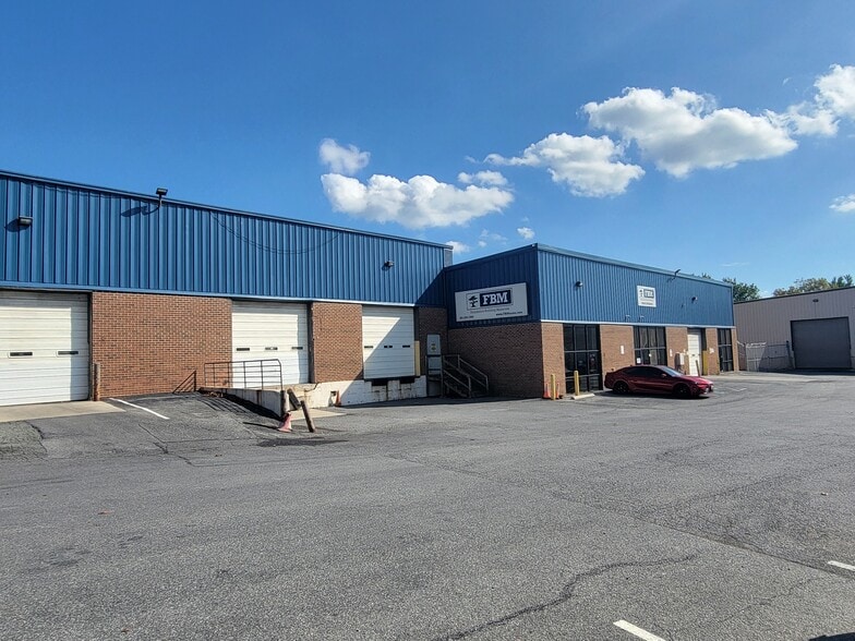 7419 Lindbergh Dr, Gaithersburg, MD for sale - Building Photo - Image 3 of 24