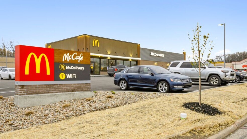 1795 Snow Rd, Parma, OH à louer - Photo du bâtiment - Image 3 de 8