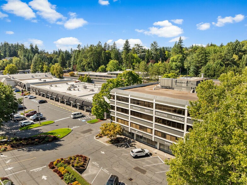 6443 SW Beaverton Hillsdale Hwy, Portland, OR à louer - Photo du bâtiment - Image 2 de 5