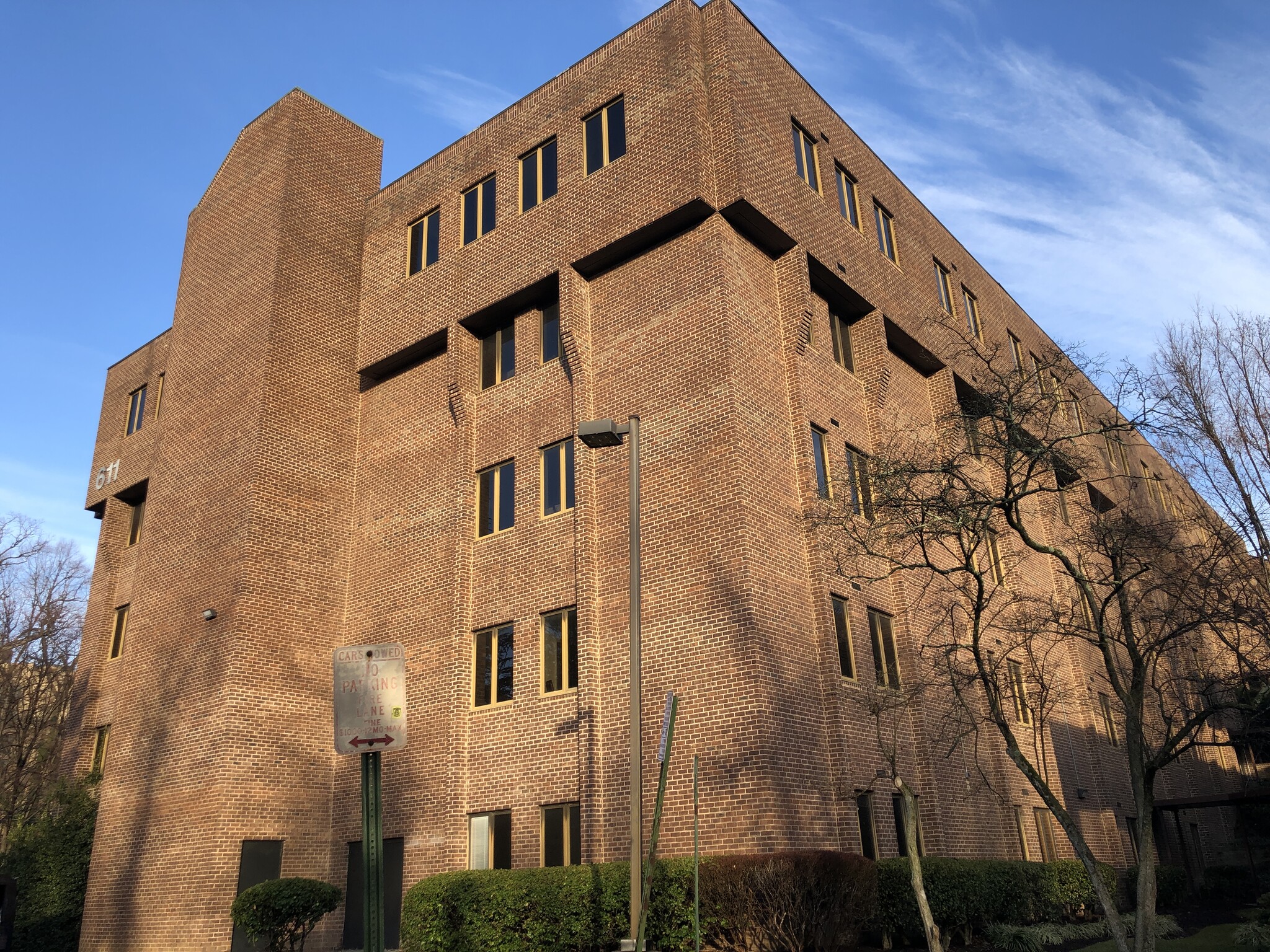 611 S Carlin Springs Rd, Arlington, VA for sale Building Photo- Image 1 of 20