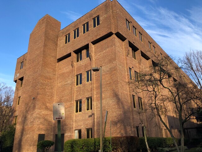 More details for 611 S Carlin Springs Rd, Arlington, VA - Office for Sale