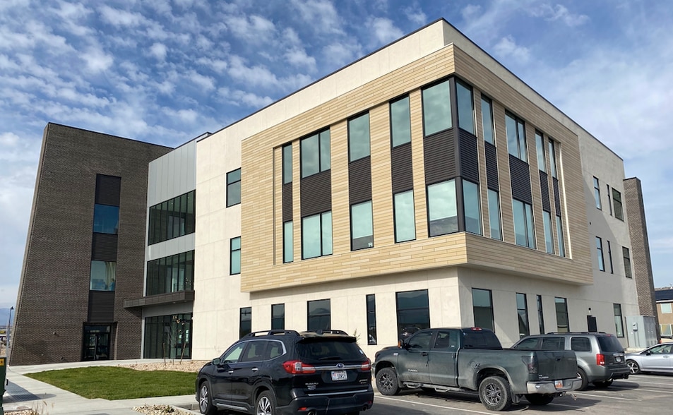 62 E Thrive Dr, Saratoga Springs, UT for lease - Building Photo - Image 2 of 8