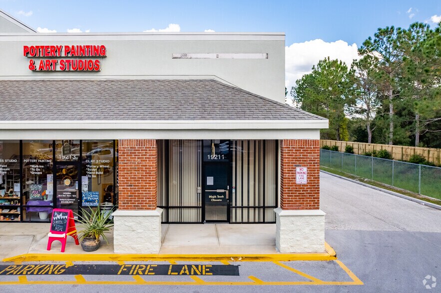 19211-19247 N Dale Mabry Hwy, Lutz, FL à louer - Photo du bâtiment - Image 2 de 11