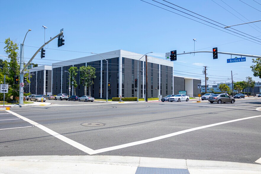 8337 Telegraph Rd, Pico Rivera, CA à louer - Photo du bâtiment - Image 1 de 7