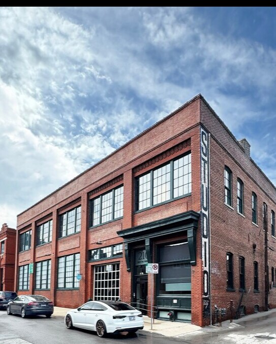 210 W 19th Ter, Kansas City, MO à louer Photo principale- Image 1 de 34